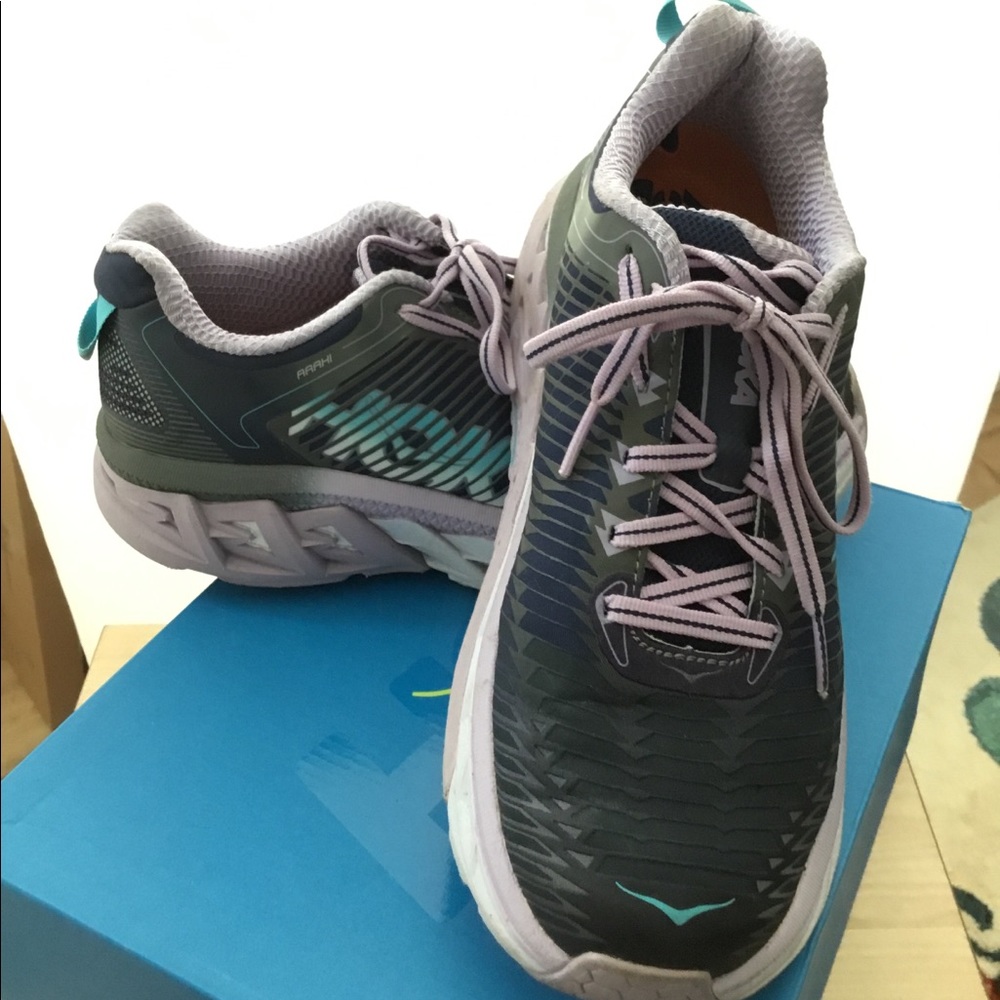Hoka One One Arahi running shoes- barely worn!
